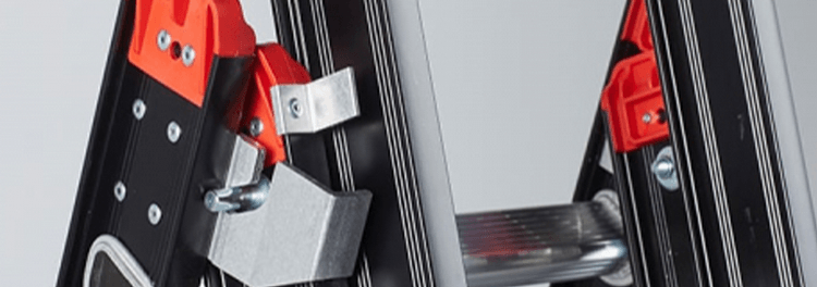 Het veilig in- en uitschuiven van uw Altrex ladder
